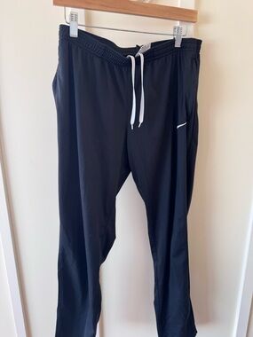 Ladies Nike Dri fit Black Athletic Track Pants zipper pocket Medium jogging fit